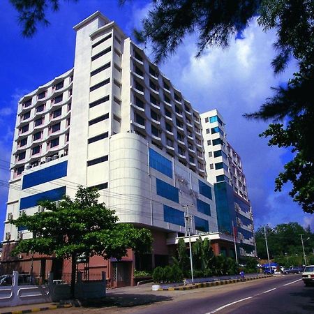 Yuzana Hotel Rangoon Buitenkant foto