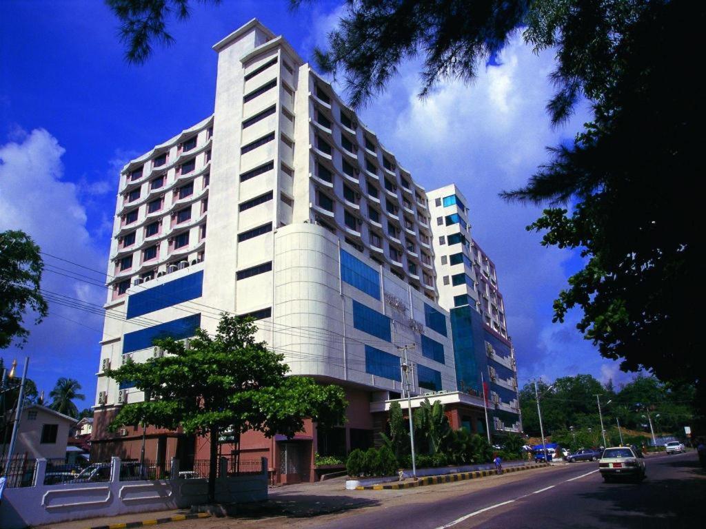 Yuzana Hotel Rangoon Buitenkant foto