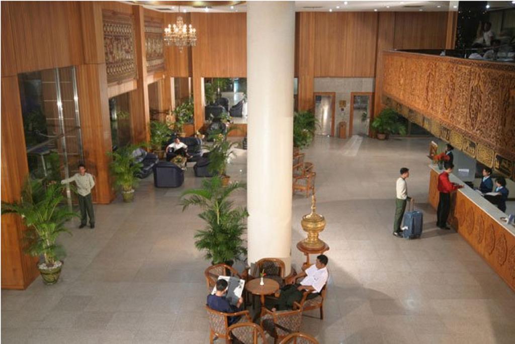 Yuzana Hotel Rangoon Buitenkant foto