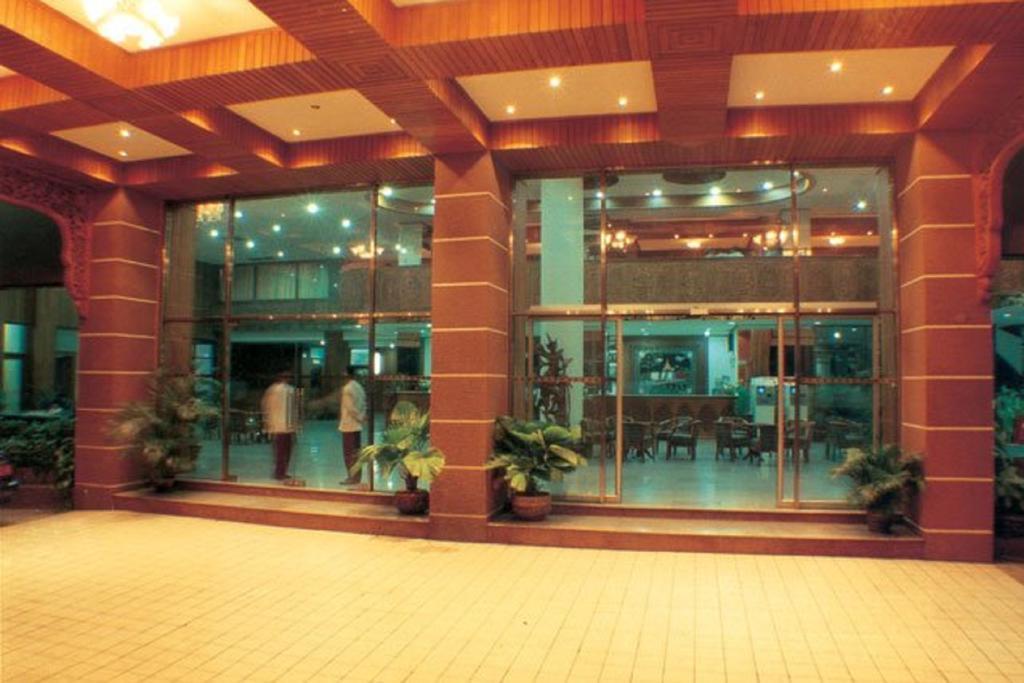 Yuzana Hotel Rangoon Buitenkant foto
