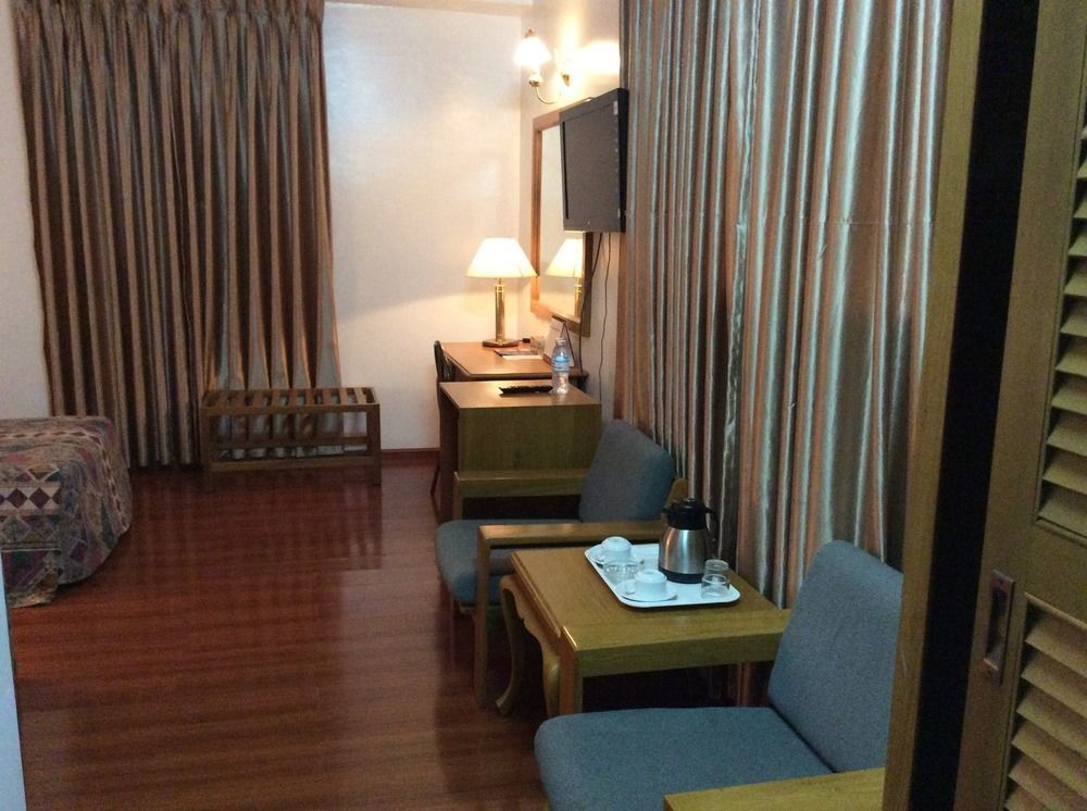 Yuzana Hotel Rangoon Buitenkant foto