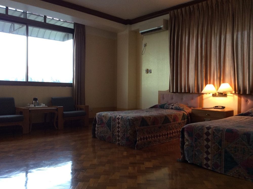 Yuzana Hotel Rangoon Buitenkant foto