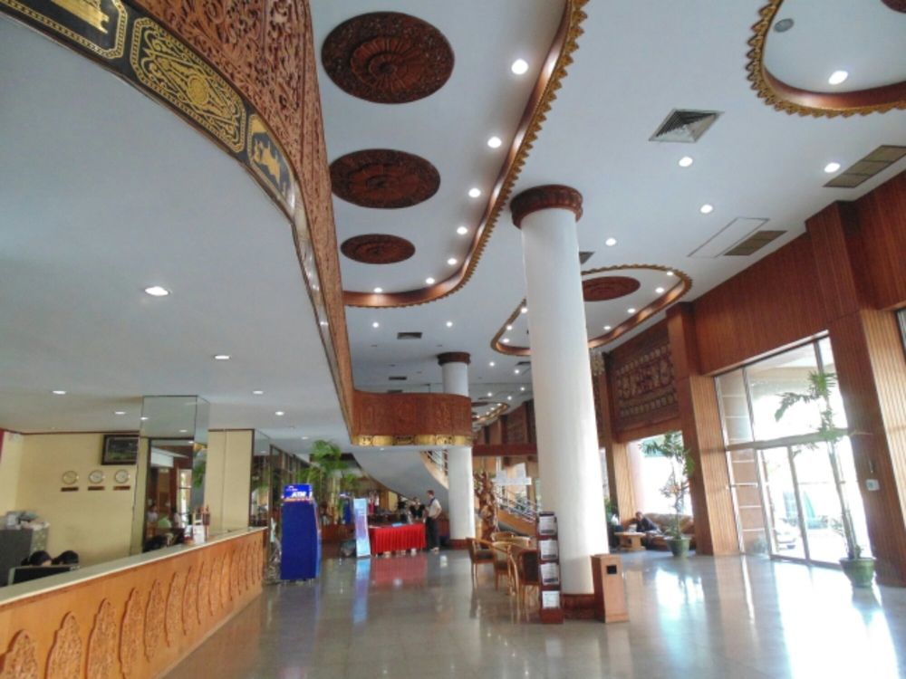 Yuzana Hotel Rangoon Buitenkant foto