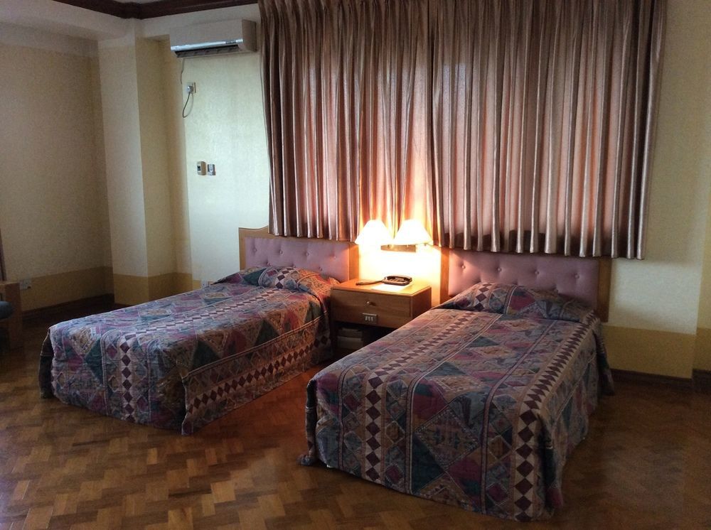 Yuzana Hotel Rangoon Buitenkant foto