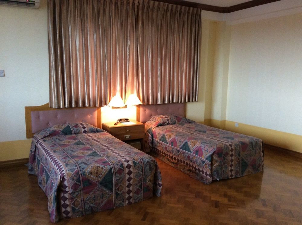 Yuzana Hotel Rangoon Buitenkant foto