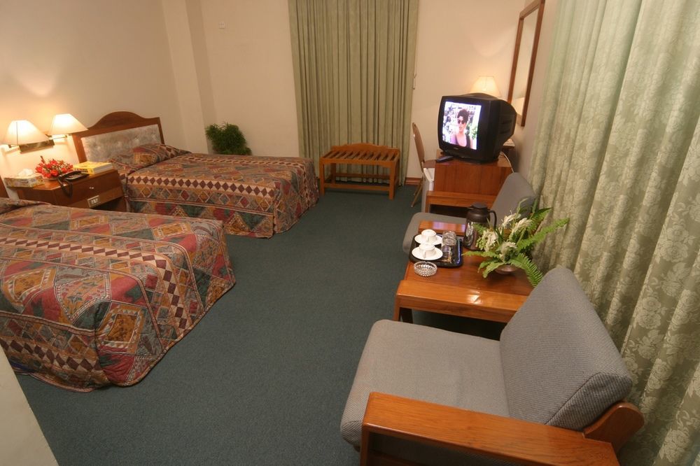 Yuzana Hotel Rangoon Buitenkant foto